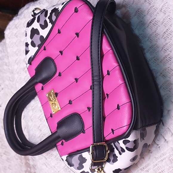 Betsey Johnson Handbags - NWOT Betsey Johnson Crossbody Bag